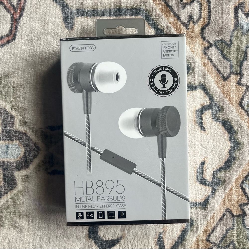 Entry HB895 Metal Earbuds - Black and White